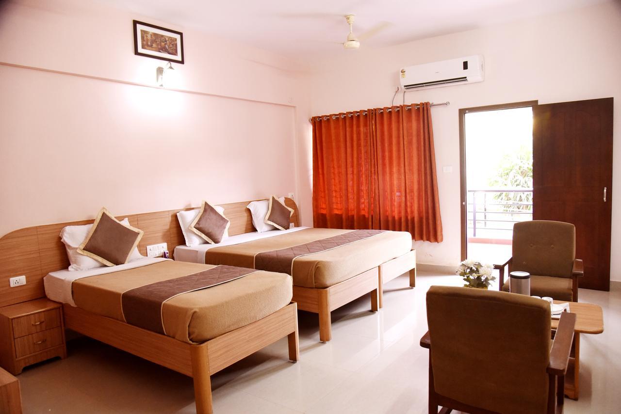Slr Residency Hotel Subrahmanya Екстериор снимка