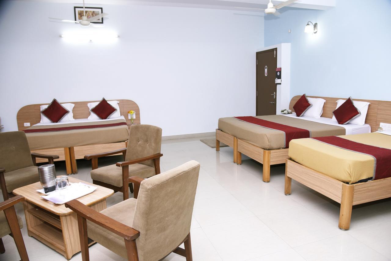 Slr Residency Hotel Subrahmanya Екстериор снимка