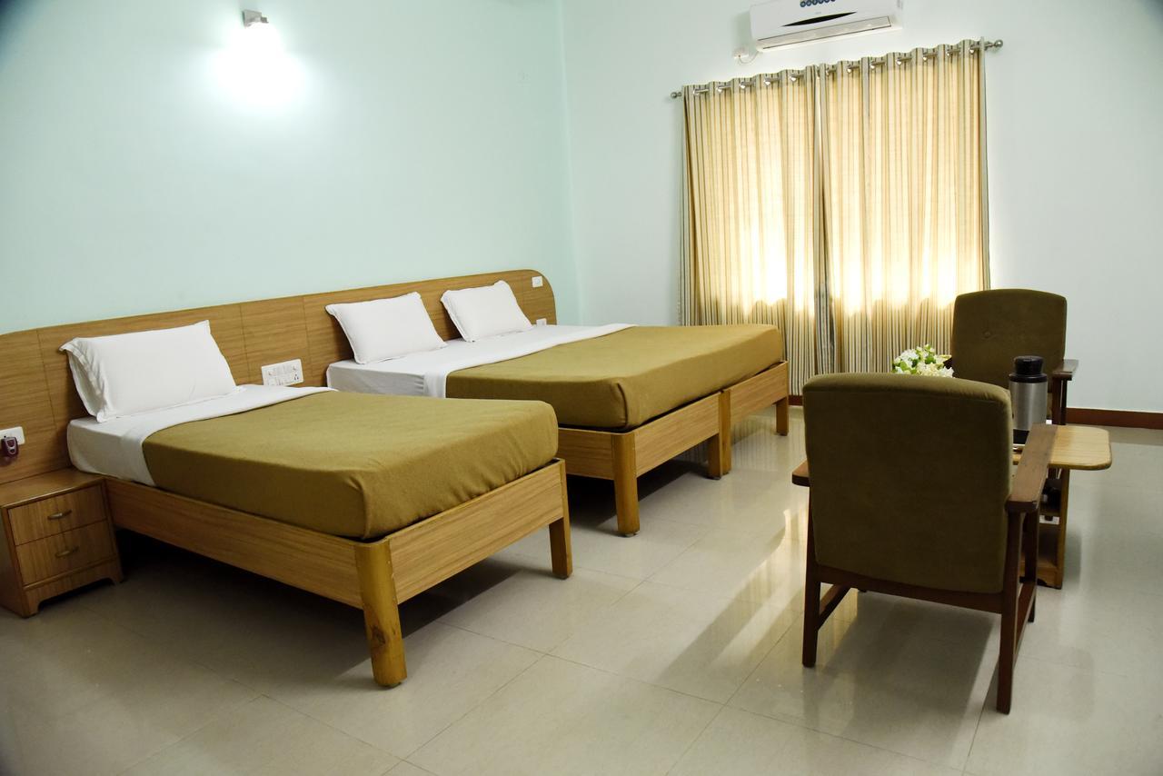 Slr Residency Hotel Subrahmanya Екстериор снимка