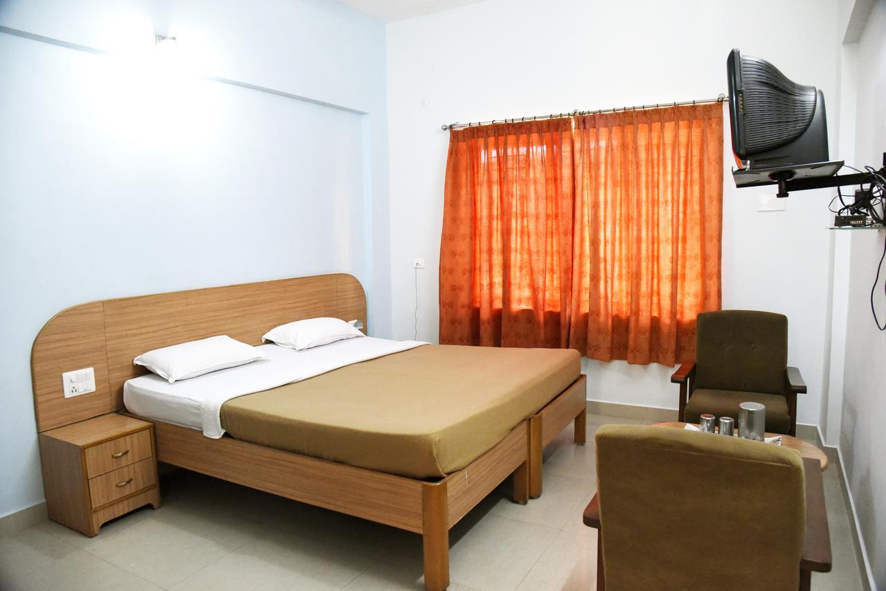 Slr Residency Hotel Subrahmanya Екстериор снимка