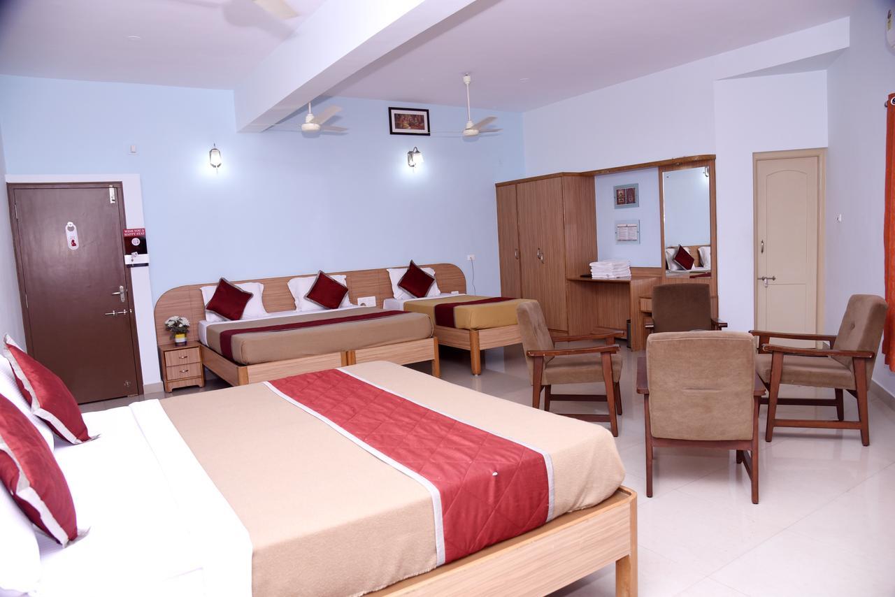 Slr Residency Hotel Subrahmanya Екстериор снимка