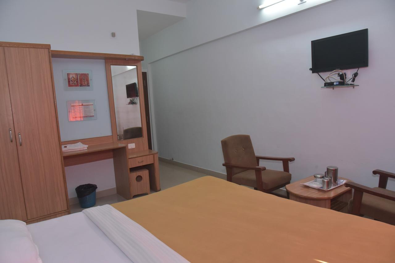 Slr Residency Hotel Subrahmanya Екстериор снимка