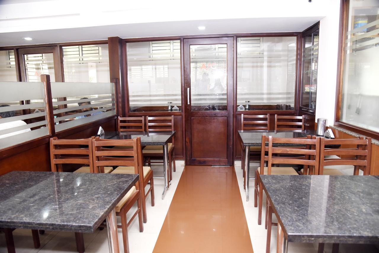 Slr Residency Hotel Subrahmanya Екстериор снимка